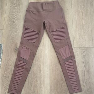 ALO Yoga Dusty Rose Motto Leggings